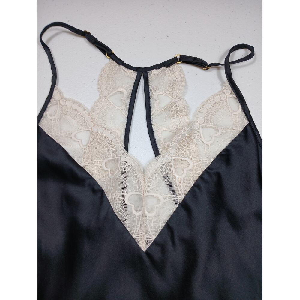 Flora camisole with heart lace. Size S *has discoloration